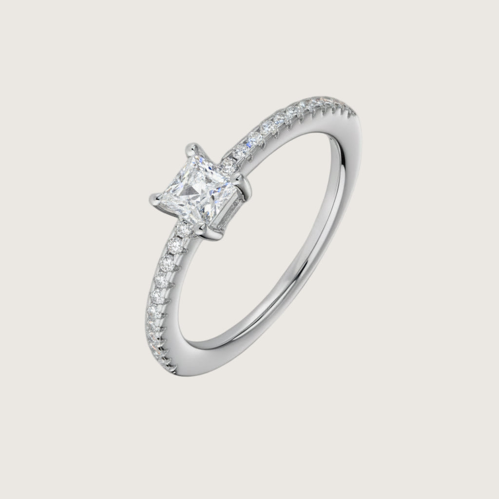 Bague solitaire en argent 925 femme moderne et élégante 