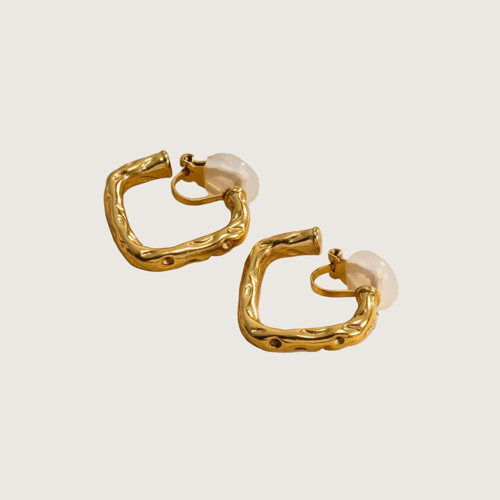 Boucles d’oreilles dorées clips carré martelé