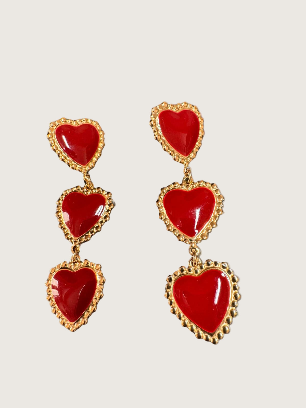 Boucles d’oreilles pendantes cœurs rouges