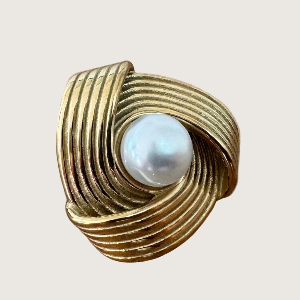 Boucles d’oreilles rétro chic avec perle au milieu 