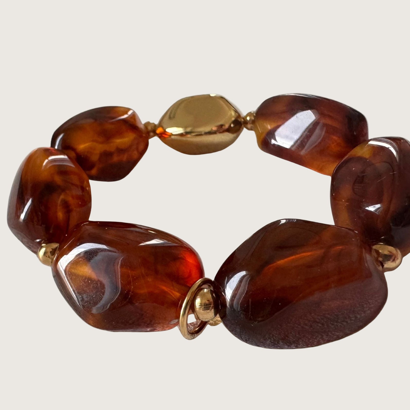 Bracelet en résine marron de forme géométrique doré 